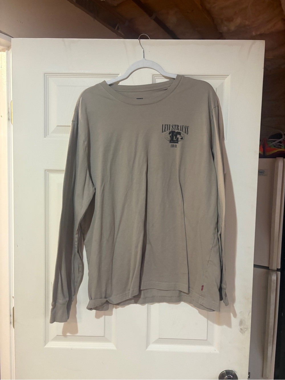 Levi's Men's Long-Sleeve Crewneck Shirt in Light Taupe